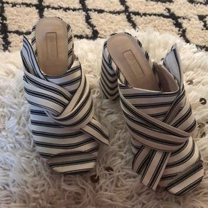 Adorable Topshop black and cream mule